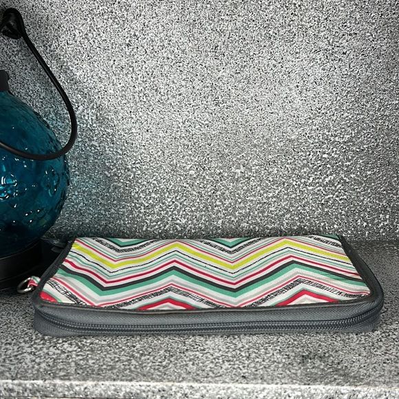 Thirty-One Chevron Wallet - Multicolor - Picture 5 of 5